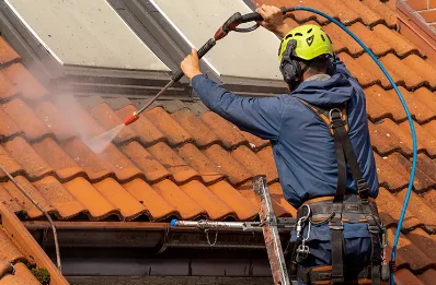 Démoussage et hydrofuge de toiture à Solrinnes